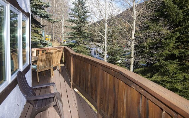 2109 B Chamonix 4 Bedroom Home by RedAwning