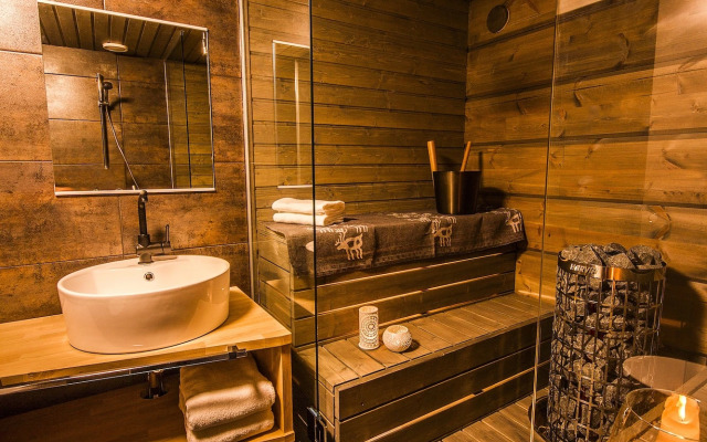 Arctic TreeHouse Hotel