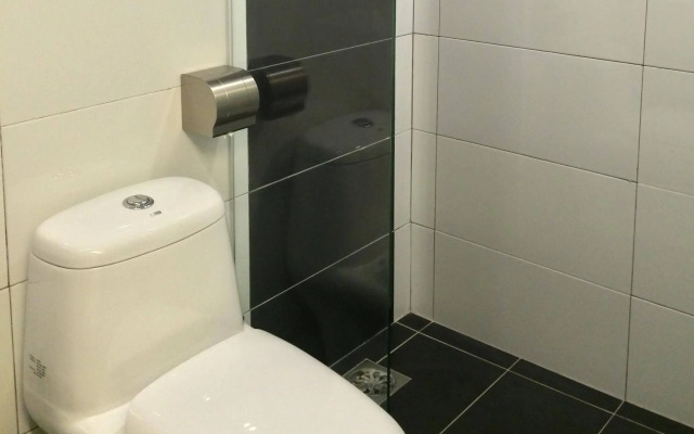 J Suites Hotel