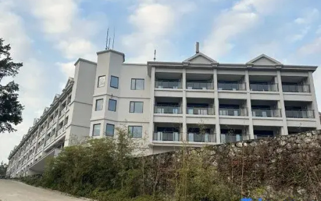 Hot Spring Forest Holiday Hotel