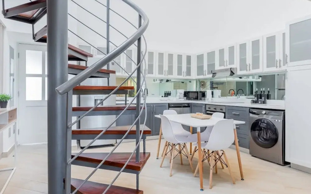 w Elegant 3BR With Modern Terrace in Panama