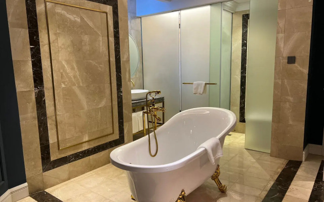 Grand Eska Hotel & Suite