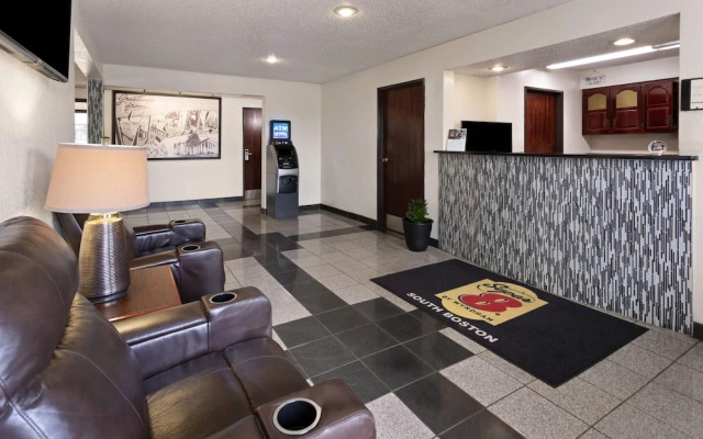 Super 8 by Wyndham South Boston VA