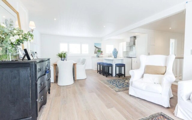 Stunning and Modern 4 Bedroom Townhouse Near Kohi Beach