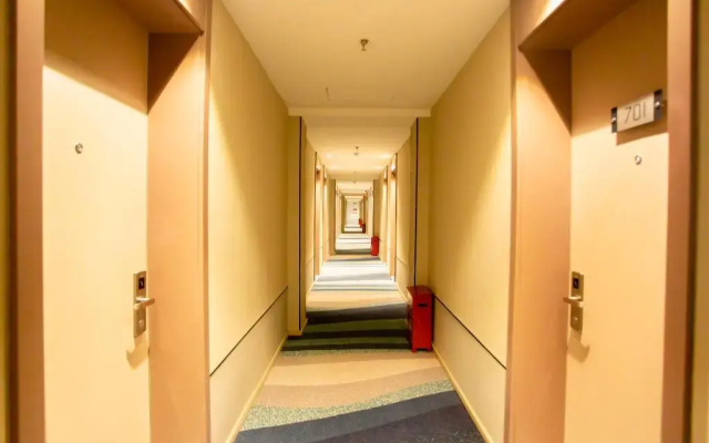Homeinn Selected  (Heihe Central Avenue Pedestrian Street)