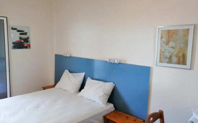 Jason Rooms & Studios