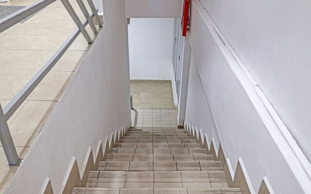 OYO 90604 City Hotel