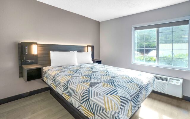 Studio 6 Duluth, GA - Near Gas South District