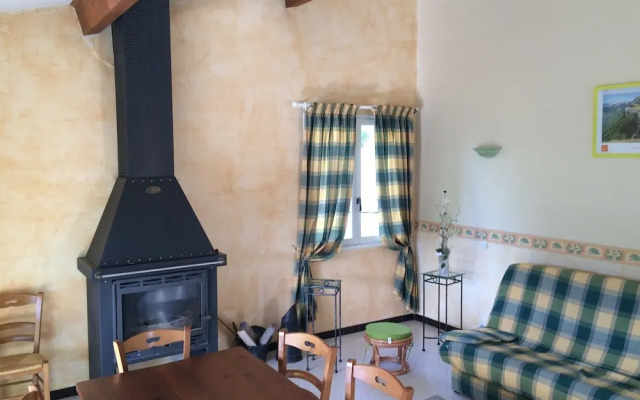 Stunning Holiday Home in Bourdeaux with Hill View