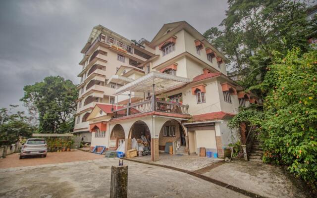 Townhouse OAK Hotel Regal Residency