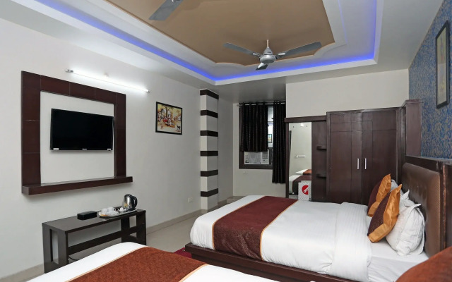 OYO 14220 Hotel BR Plaza