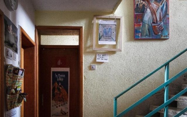 Ikar Hut Hostel