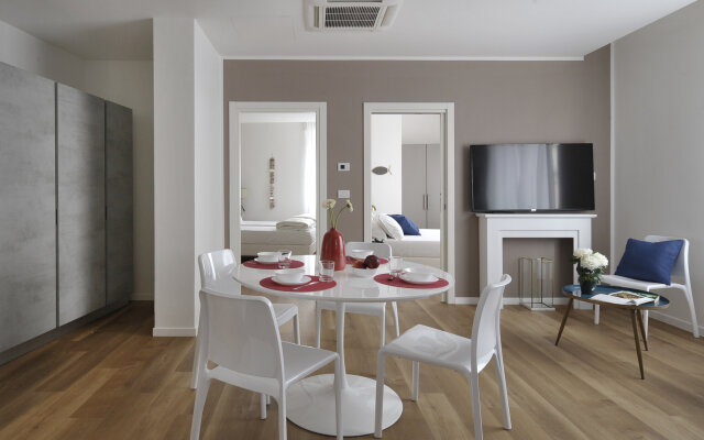 Completely Refurbished And Decorated 4 Bedroom Apartment In Opera Grand Boulevards