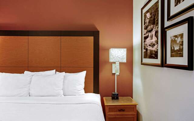 La Quinta Inn & Suites by Wyndham Winston-Salem