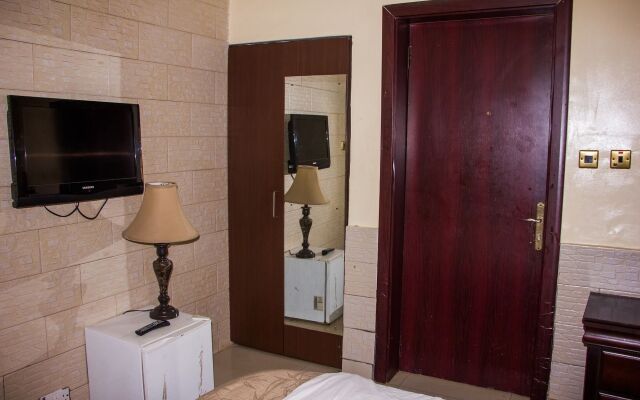 Tivoli Residence & Bar