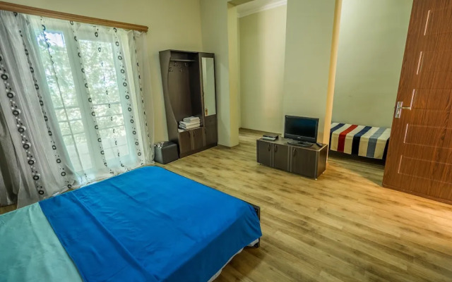 Nando Guest House