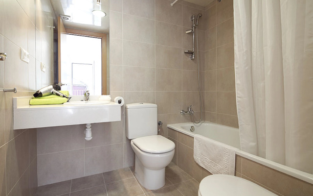 Charmsuites Paralel Apartments