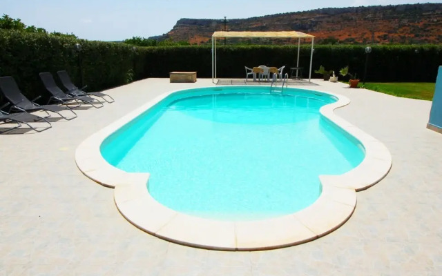 Serene Villa in Floridia With Swimming Pool