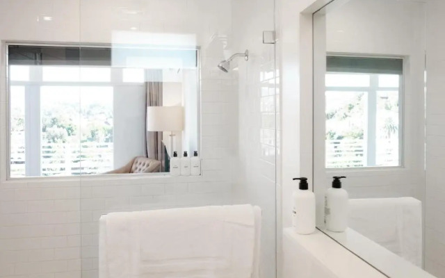 Hollywood Hills Hotel