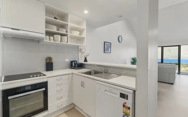 Modern 3 bedroom with stunning postcard views!