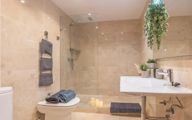 Apt Mairena Forest sea View & Pool