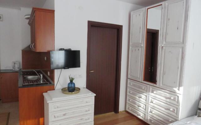 Flora Violet Studio Apartment nr 10