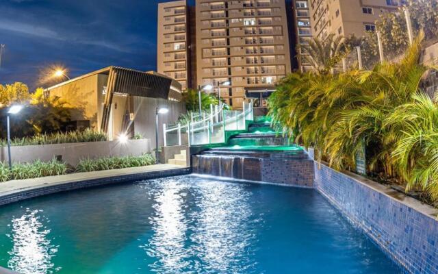Evian Thermas Hotel Incrível no Centro de Caldas Novas com Águas Termais e Ingressos com Valores Exclusivos no Hot Park, Lagoa Termas, Náutico e WaterPark