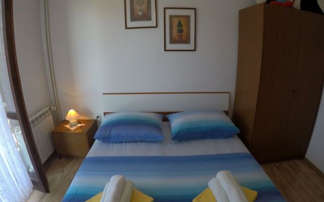 Antique Apartment With Balcony