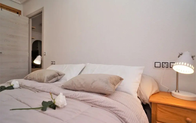 7 Mins From The Beach, Shared Pool Free Wifi