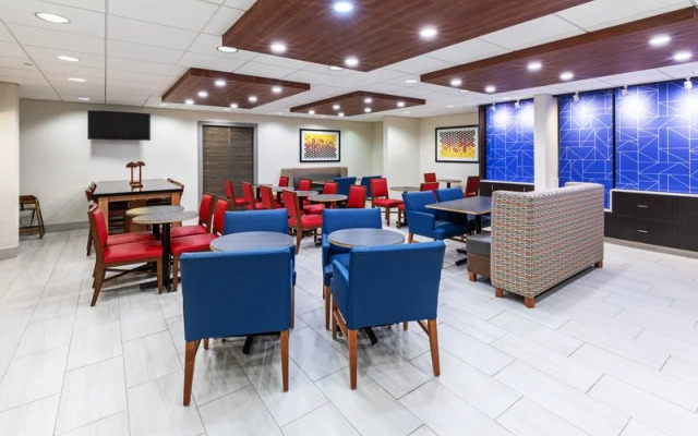 Holiday Inn Express Sulphur