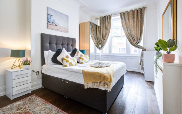 4-bedrooms 2-baths Independent Private Family Flat