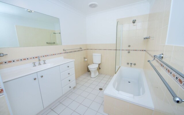 Reflections, 1/9 Corlette Point Road