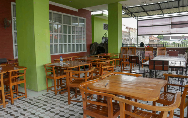 RedDoorz Plus Syariah near Manahan Solo