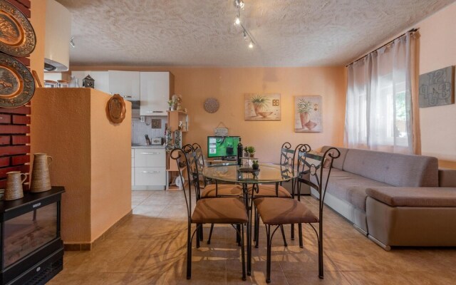 Awesome Home in Vrsi With 2 Bedrooms and Wifi