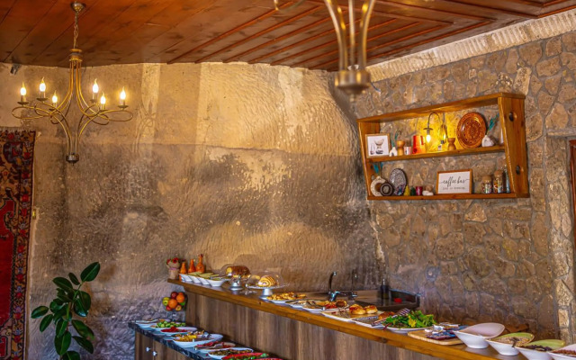 Cave Hotel Saksagan