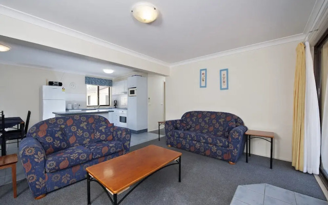 The Breakers, 16B Government Road