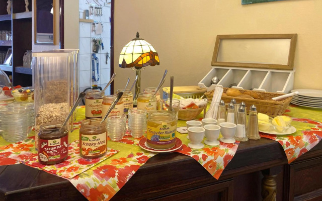 Frauenhotel Hanseatin - Women Only (отель для женщин)