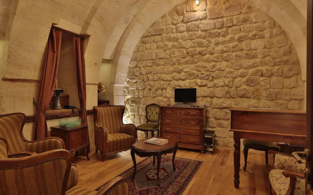 Golden Cave Suites