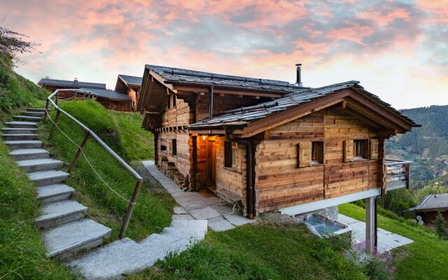 Authentic Swiss Spa Chalet Hot Tub & Sauna