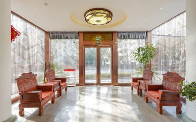 Shanghai Fuchunju Yayue Inn