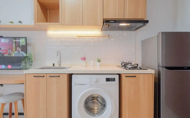 Cozy And Minimalist Studio At West Vista Apartment