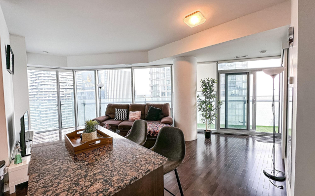 Luxury 2 Bedroom Lakeview