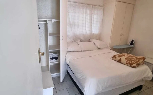 5Minutes Walk To Sandton Square Gautrain