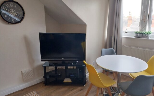 Leeds Cute 1 bed Apt, Garden, Free Wifi & Parking