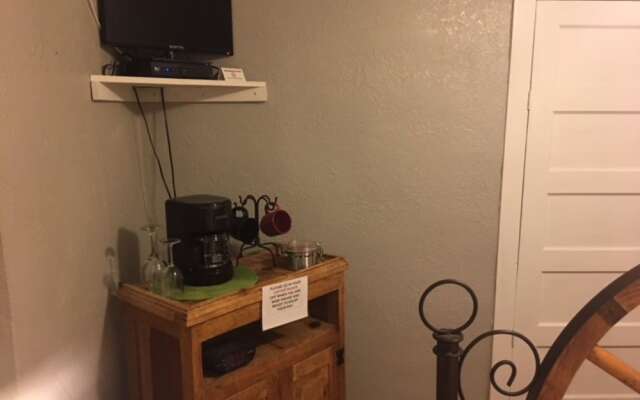 The Historic Leakey Inn