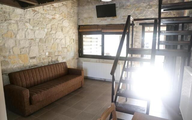 Gioulis Apartments & Studios