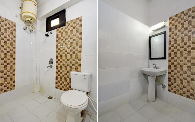 OYO 77724 Hotel Chitra