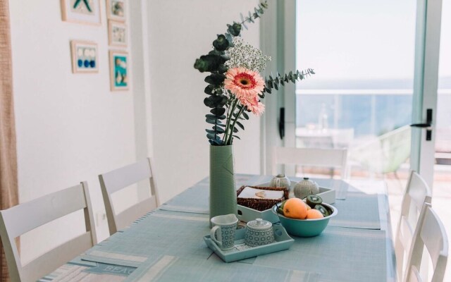 Modern & Chic Loft Apt. *Terrace *BBQ *Parking