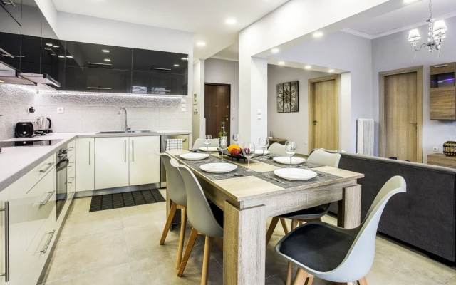 Spacious 3-Bedroom Apartment Near the Train