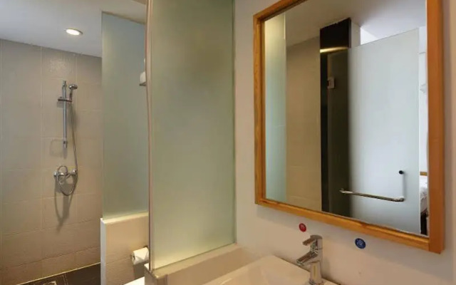 Lotus International Youth Hostel
